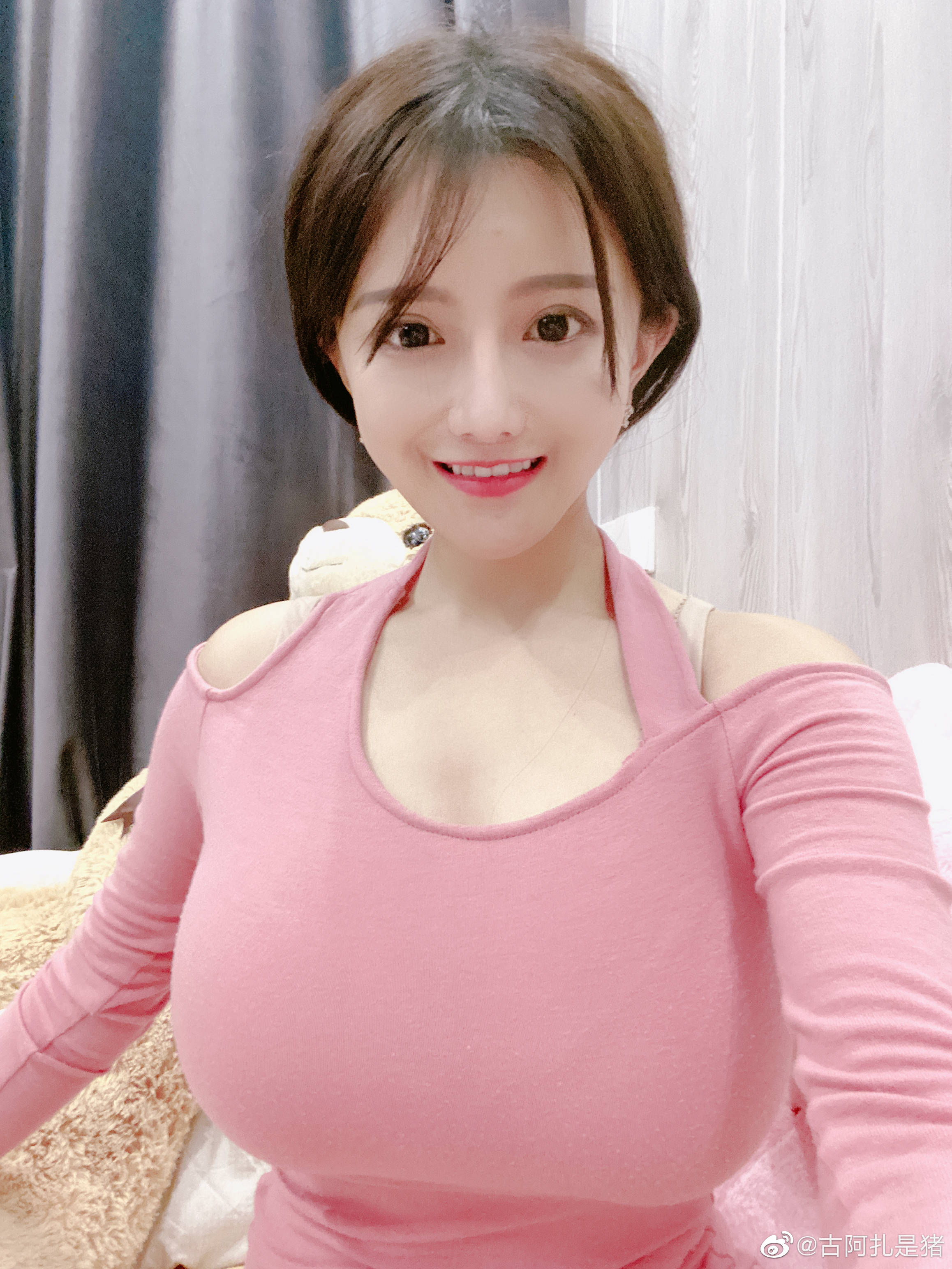 古阿扎昨天晚上又开直播爆大料，你会支持她吗_搜狐网