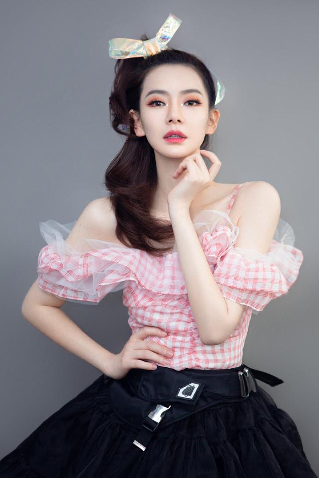 35岁戚薇穿粉色吊带比22岁宋祖儿还嫩!蓬蓬裙秀漫画腿不输baby 35岁戚薇穿粉色吊带比22岁宋祖儿还嫩!蓬蓬裙秀漫画腿不输baby