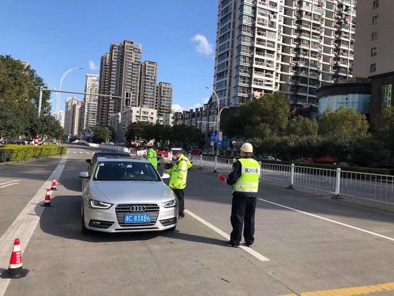 瑞安交警设卡检查违规上路车辆,处罚!