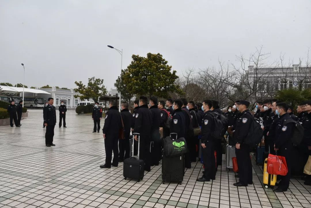 防控接力棒交接!四岔河监狱整体换防 首批封闭执勤民警完成任务