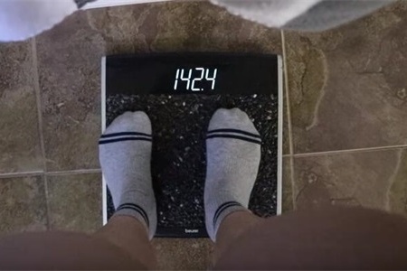 130斤女生减肥每天跑步2公里,跑了1个月体重减了1斤,看她身材变化
