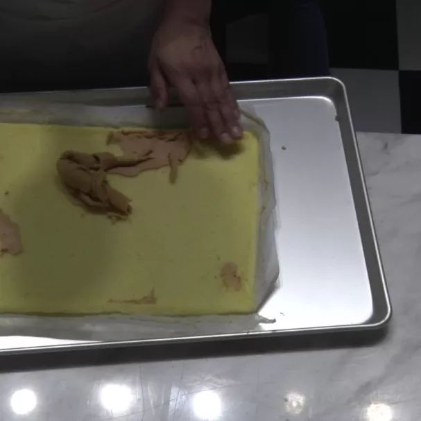 蛋糕抹奶油制作全过程教程 39fd350d8fa74671bcbf874bf296ab60.jpeg