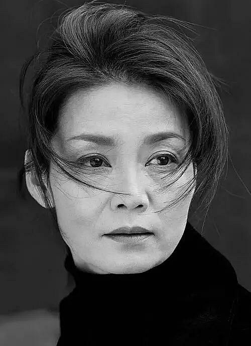 潘虹的戏剧人生：把演戏做成一生的事业，晚年