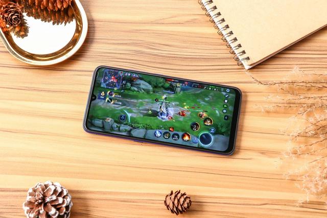 跑分50万占据榜首，iQOO Neo 855竞速版保持性能领先地位