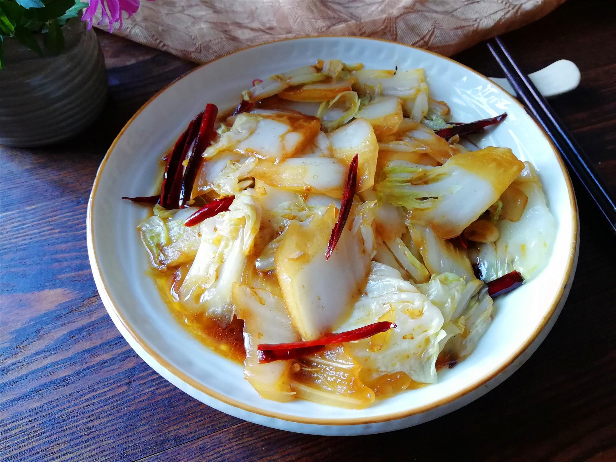 酸辣白菜的家常做法大全 ac821d1c1b4b4f9c87f559087709649f.jpeg