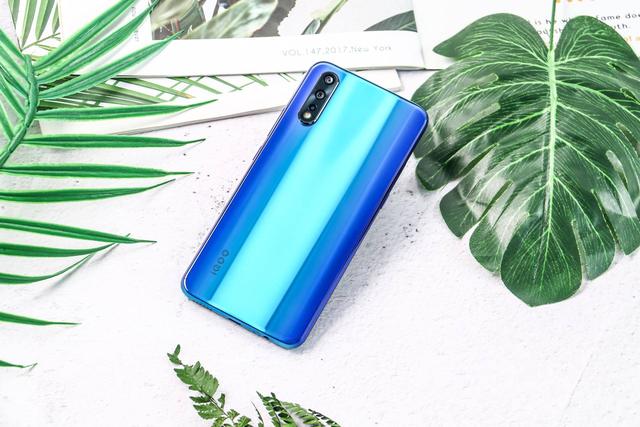 跑分50万占据榜首，iQOO Neo 855竞速版保持性能领先地位