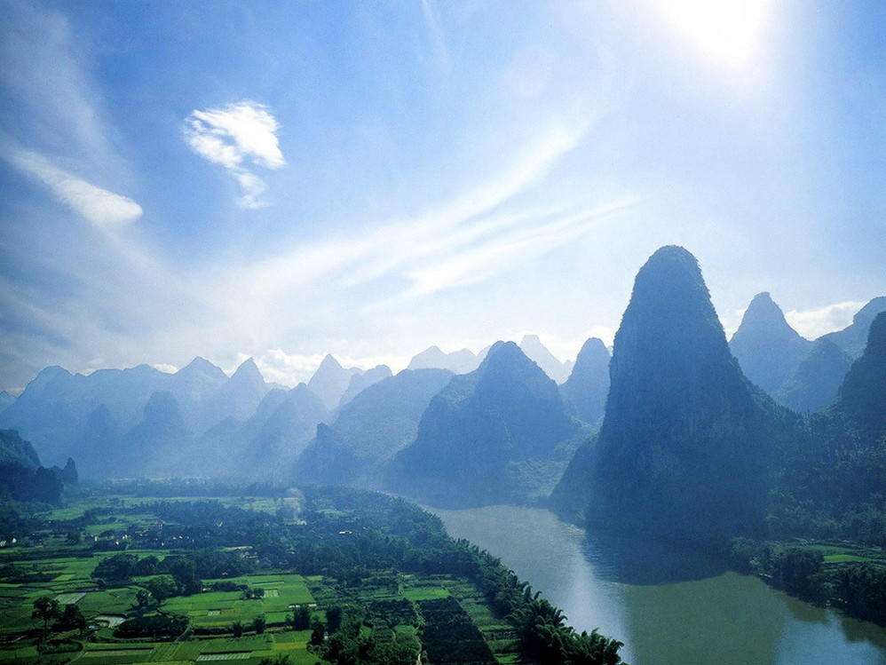 凝聚万众一心,共克时艰的磅礴力量