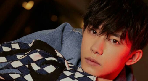 易烊千玺姓和名分别是什么 ce22aed5e58544ef98c11e2c97c29ce3.bmp