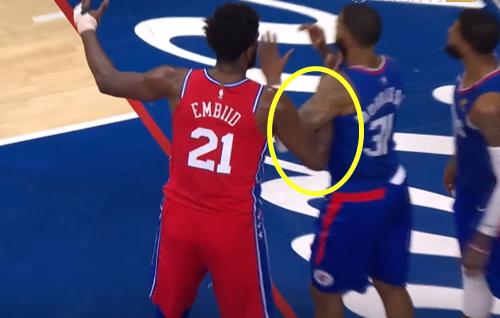 莫里斯“三掌”对恩比德动粗？可恩比德的回应