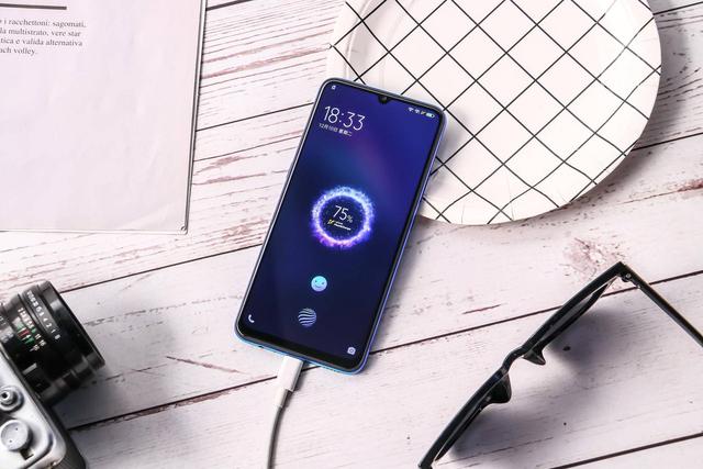 跑分50万占据榜首，iQOO Neo 855竞速版保持性能领先地位