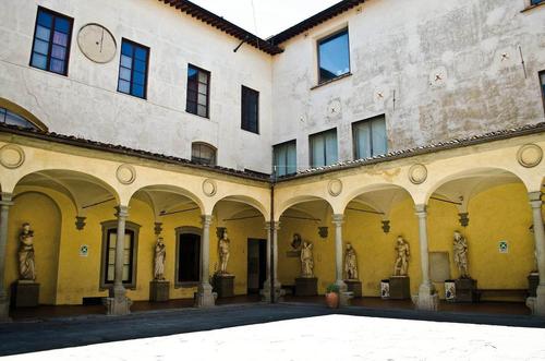 院校简介:佛罗伦萨国立美术学院(意大利语:accademia di belle arti