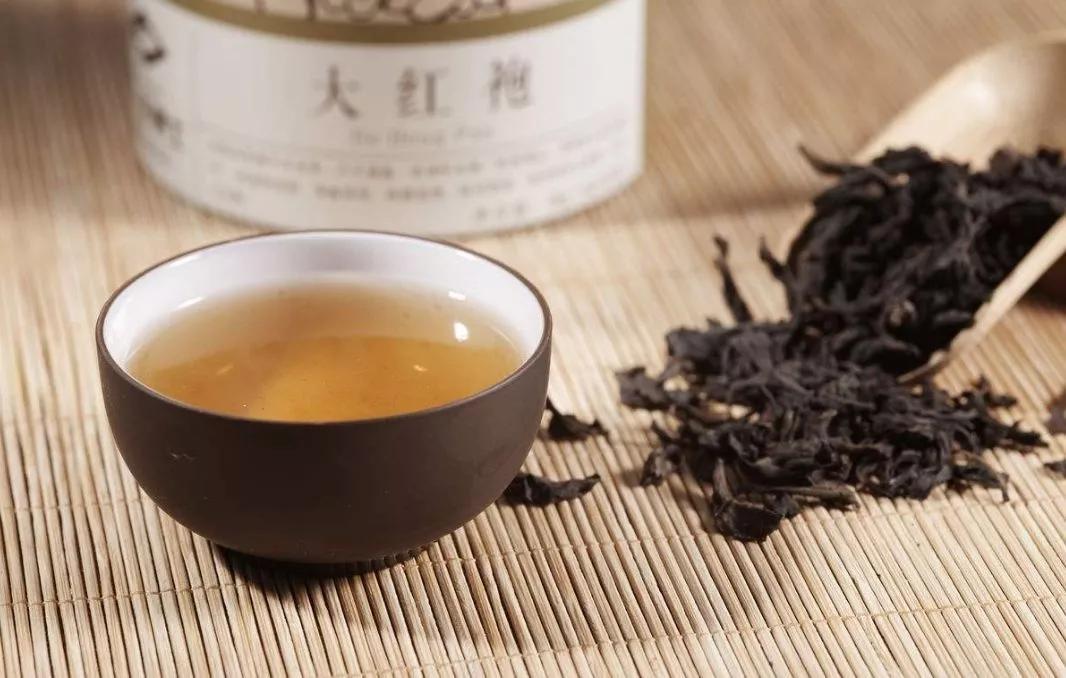 大红袍,享有"武夷岩茶茶王"的盛誉,是武夷岩茶中最具代表性的产品.