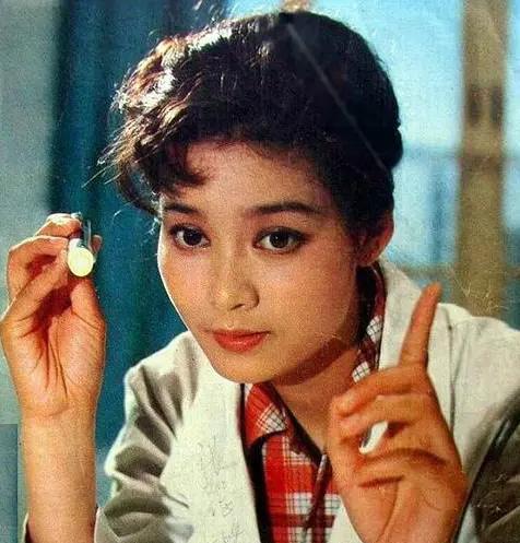 潘虹的戏剧人生：把演戏做成一生的事业，晚年