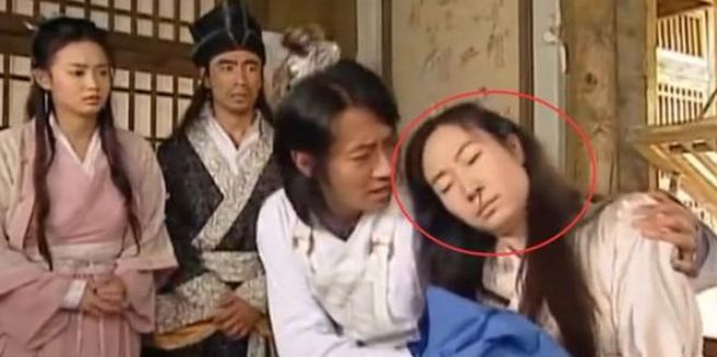 护士出身做演员，丈夫去世11年未再嫁，独自抚养