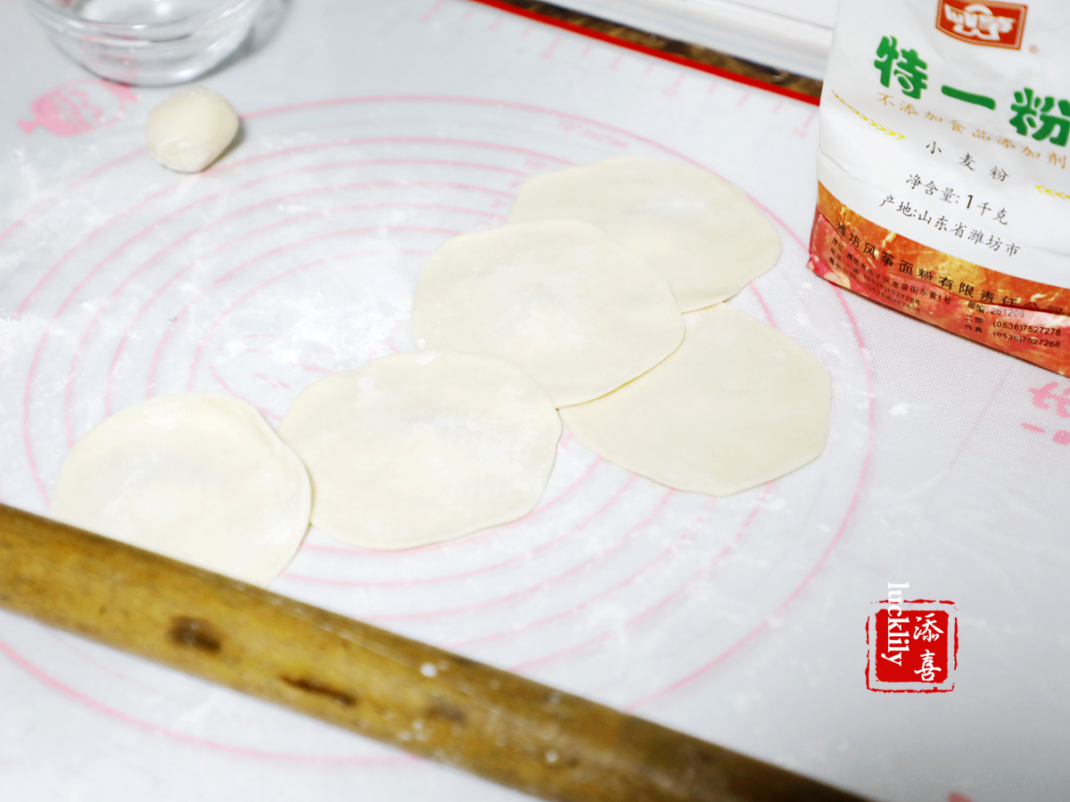 【添喜的厨房】美食战疫——杭州妈妈玩面粉,包饺子花样越来越多了 【添喜的厨房】美食战疫——杭州妈妈玩面粉,包饺子花样越来越多了