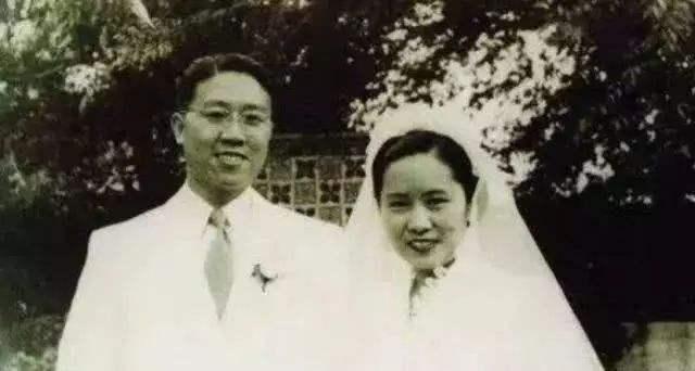 原创穿着旗袍造原子弹，自己拿了许多大奖，还帮两位华人拿了若贝尔奖