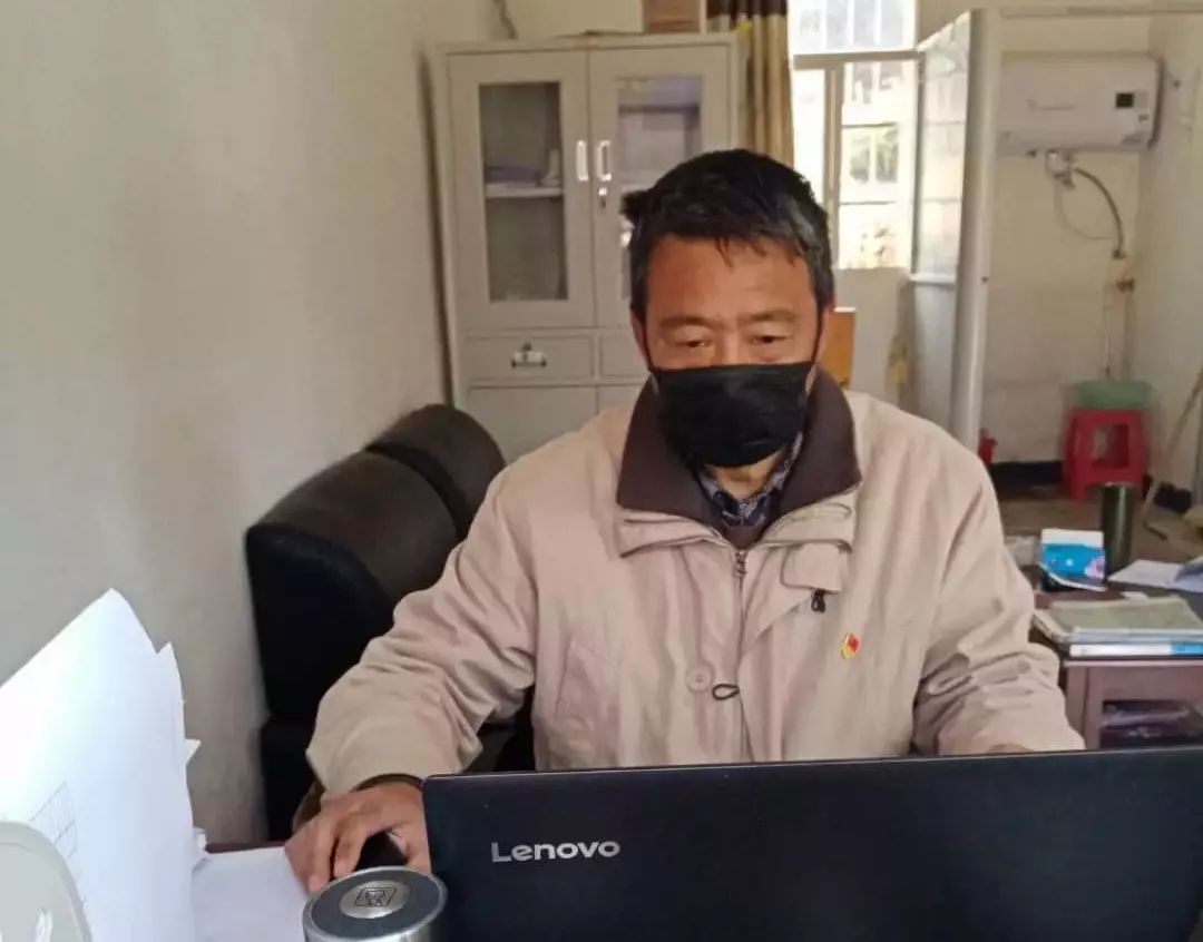 党旗在疫线飘扬五十七将门之后疫线战斗记新县何岗村驻村第一书记许道