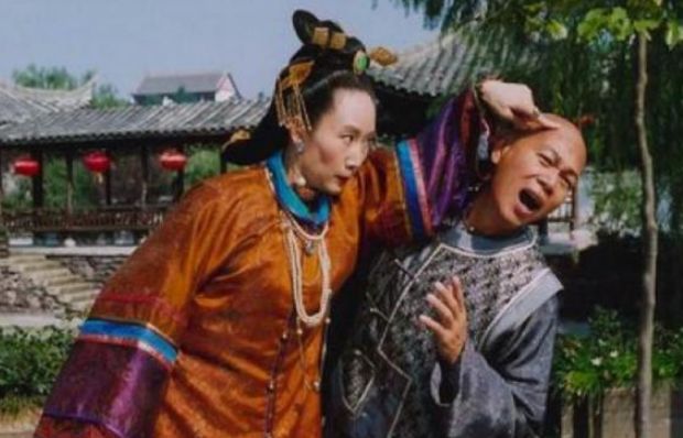 护士出身做演员，丈夫去世11年未再嫁，独自抚养