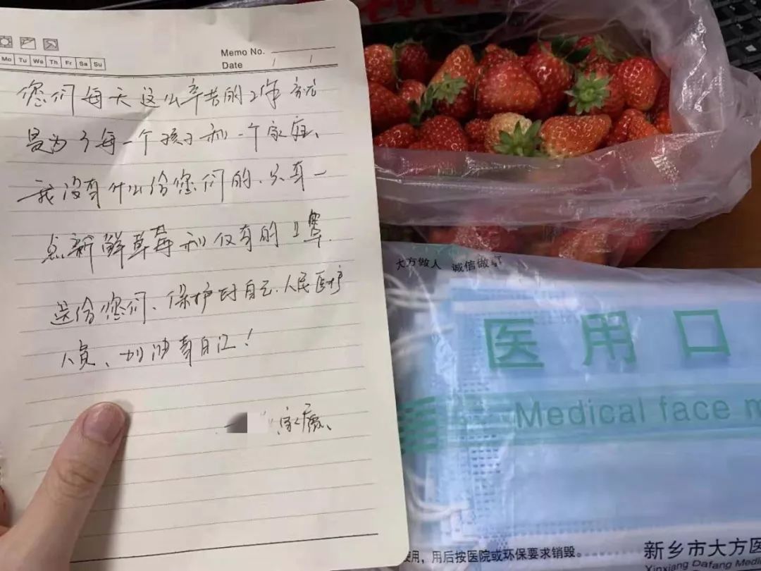 赠送病人口罩_戴口罩的卡通图片