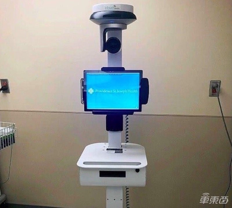 抗疫一线的户外机器人大军：测温、喊话24小时不