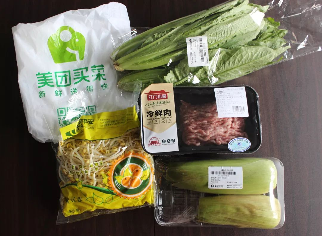 另外,美团买菜app收到的菜品,油麦菜和黄豆芽这些紧俏菜品,都比较新鲜