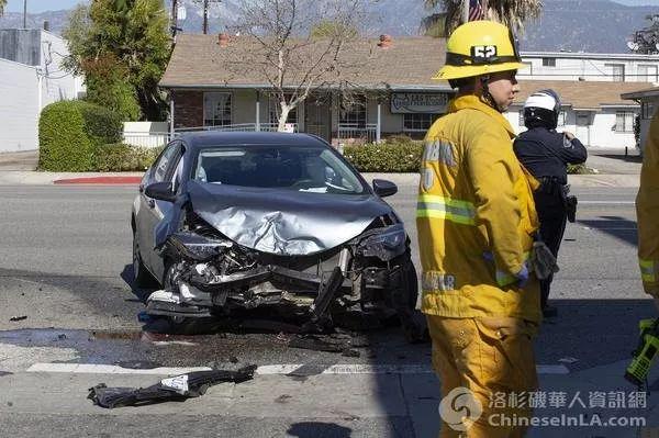 华人区圣盖博交通黑点又发车祸三车相撞车头全毁