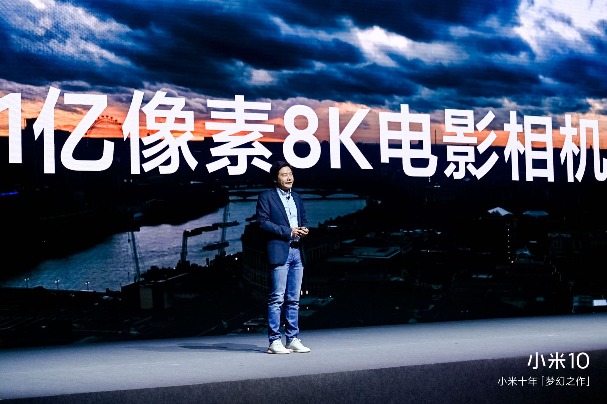 小米10上天了，小米市值大涨百亿，雷军要对高端