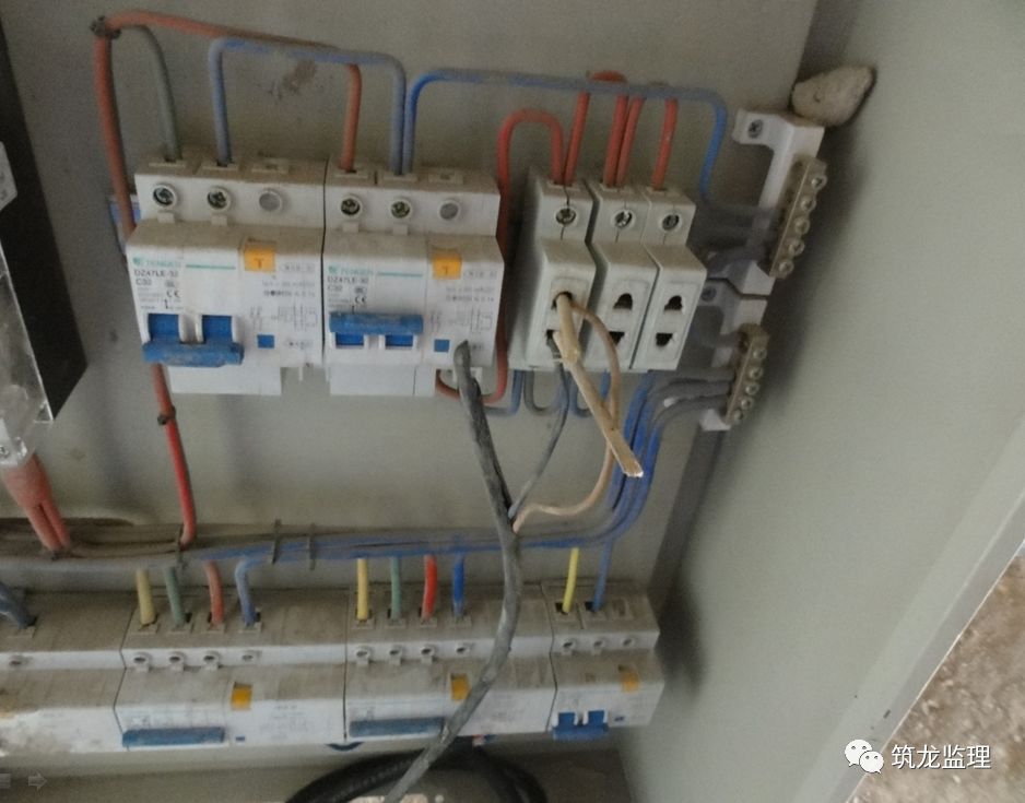 施工现场临时用电39种习惯性违章行为,条条戳中要害!