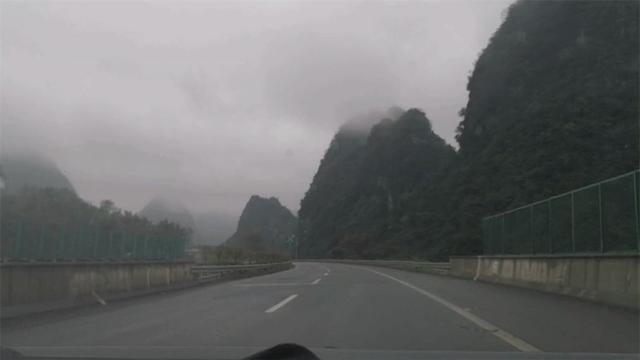 中国又一条公路在国外走红，被媒体称为全球最美丽公路，景色很棒