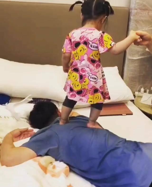 陈赫情人节晒亲亲照庆祝，不见张子萱，婚后他