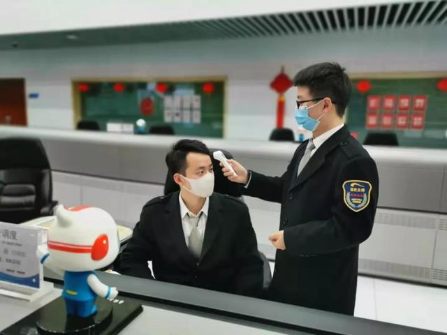 宋季承■这对夫妻时常“碰不上面儿”……,