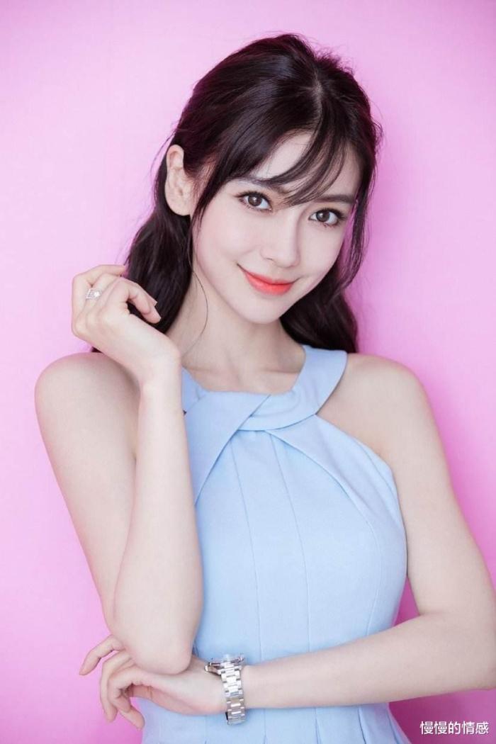angelababy颜值还是很出众,身材颜值依然迷人,有着浓烈的少女感