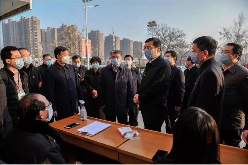 运城市市委书记丁小强一行到西建集团金茂城小区调研