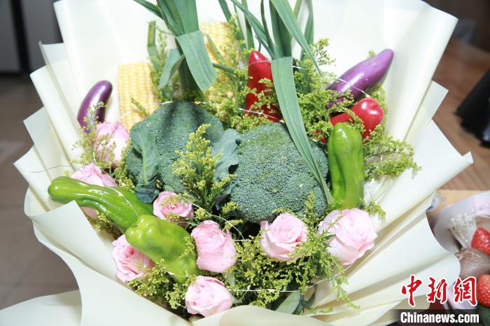 情人节鲜花变菜花上海市民送菜的才是真爱