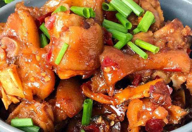 猪脚怎么煮汤不油 378cbb59c7d7489f9172a70073e43454.jpeg