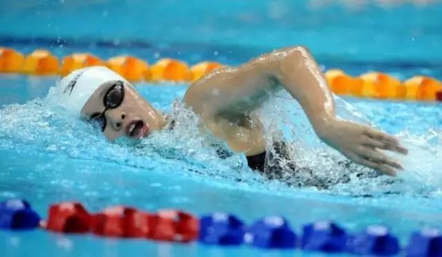 掌握自由泳打腿技巧,让错误动作不再发生!