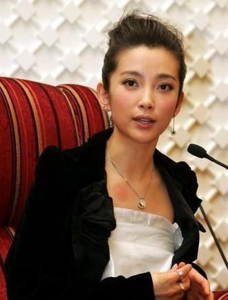 四旦双冰垫底？46岁的李冰冰三年没拍电影了？