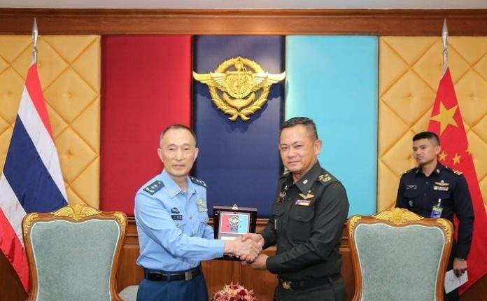 空军现任司令员丁来杭上将,23岁在空军空靶射击中夺冠