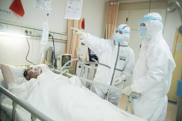 武汉抗疫一线医护人员的一天 | 战"疫"故事