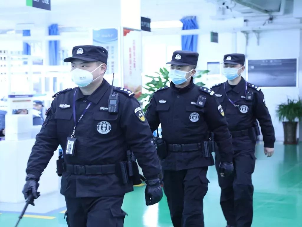 是川西监狱一名特警队员,特警队是监狱大门的"守护神",平日里承担着