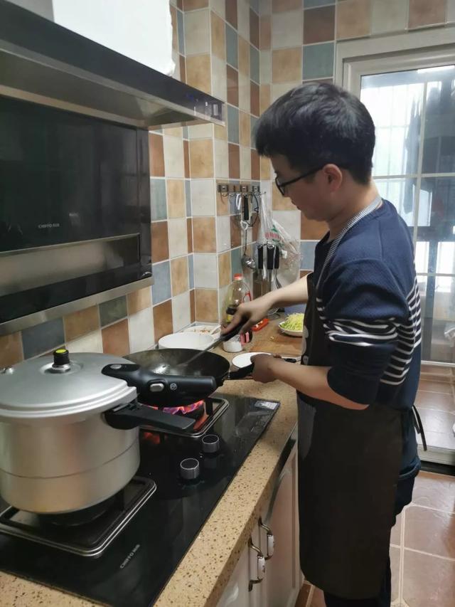 宋季承■这对夫妻时常“碰不上面儿”……,