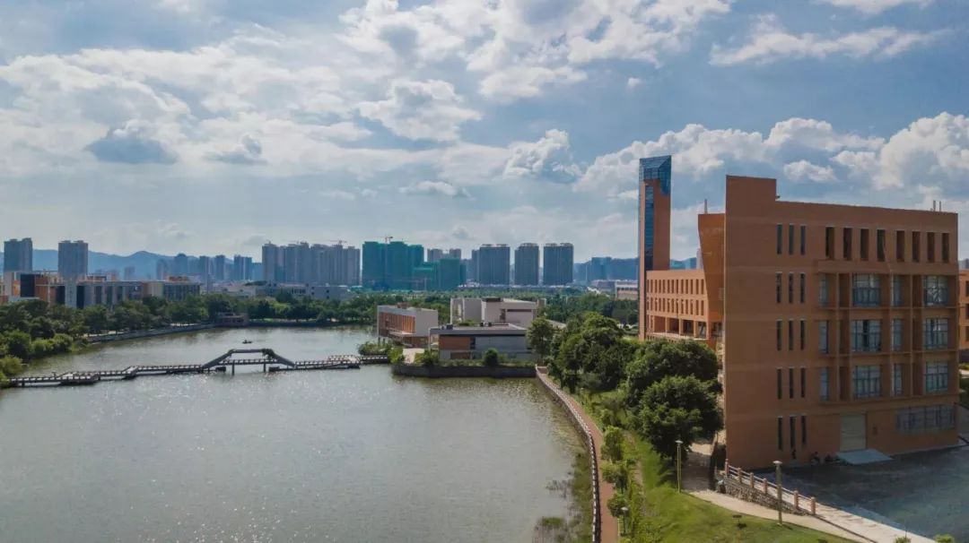 最好的"山区"大学河源职业技术学院学校校园风光(添加好友,免费领取)