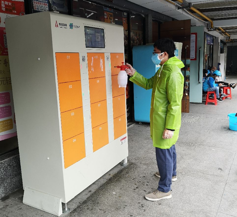 南宁铁塔每日对能源换电柜进行维护及消毒