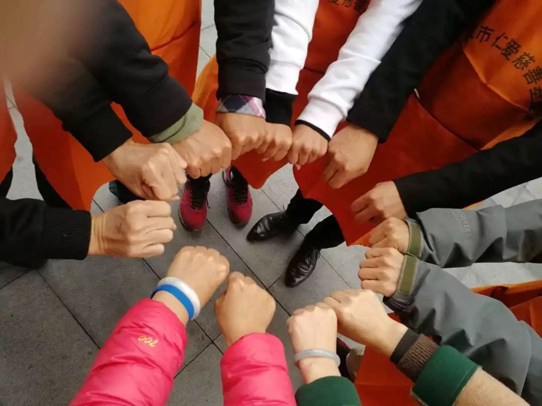 坚持背后的力量就是善的力量,爱的力量!