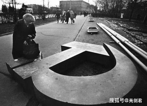 强大的苏联为何解体?不仅仅是经济原因