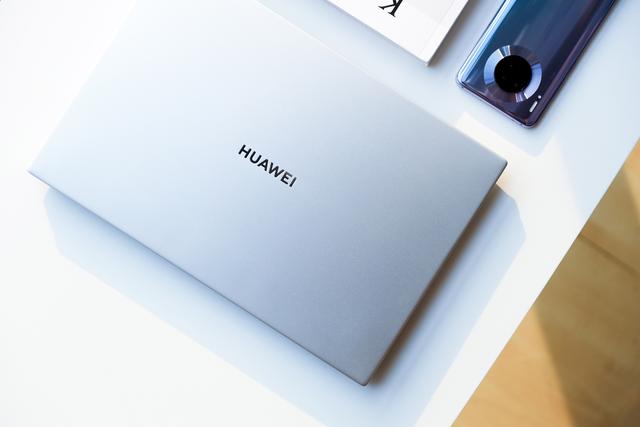 华为MateBook D系列高屏占比营造"云开学"真实感