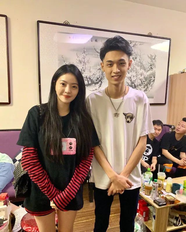 华谊千金王文也晒未修图脸蛋发福有黑眼圈不像网红顺眼多了
