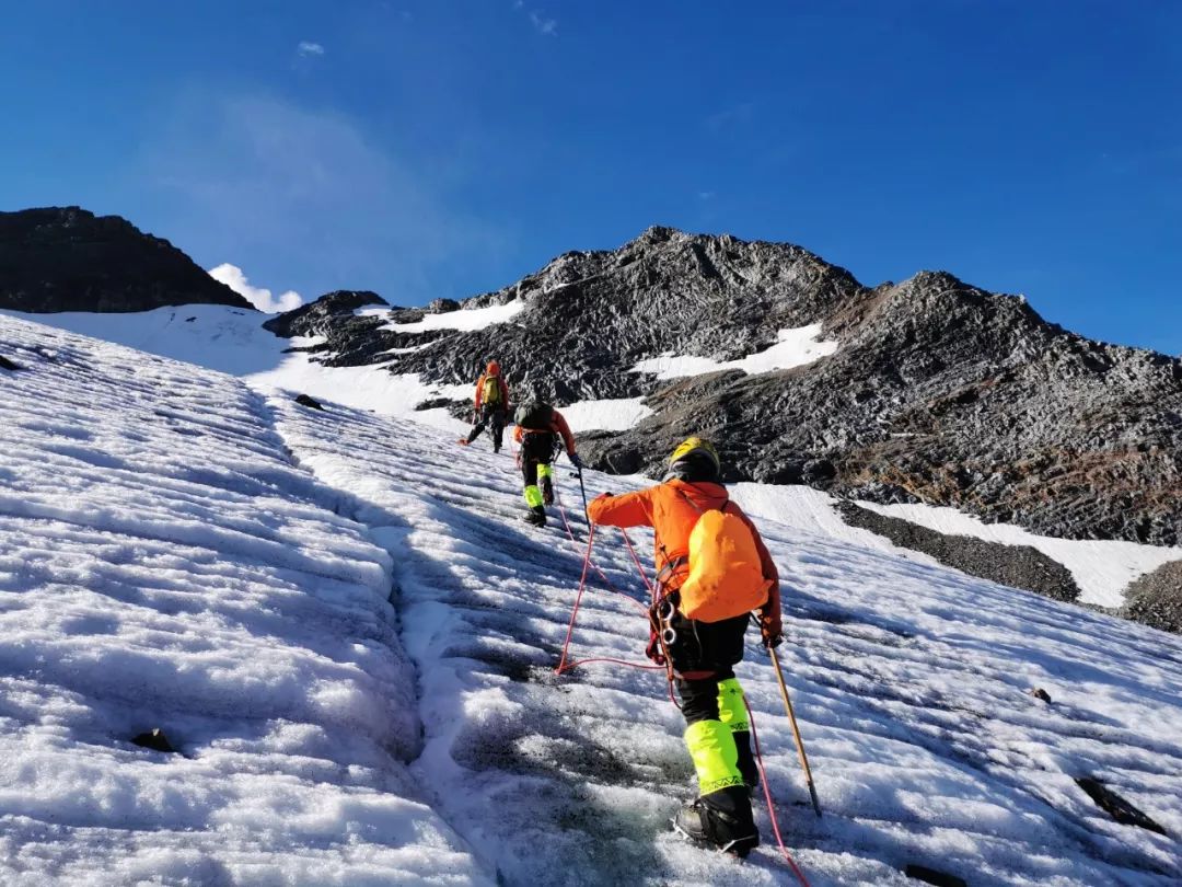 登山队 | 再见面时,一起去登山可好?