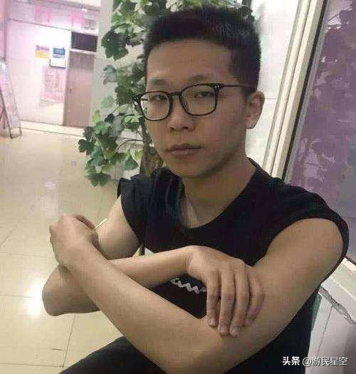 LOL：余小C竟然私藏周姐照片，无中生友试图甩锅阿亮