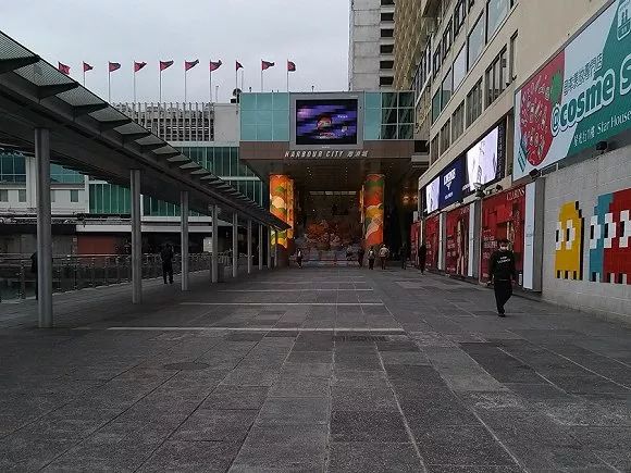 前所未有，香港海港城为商户减免一半租金